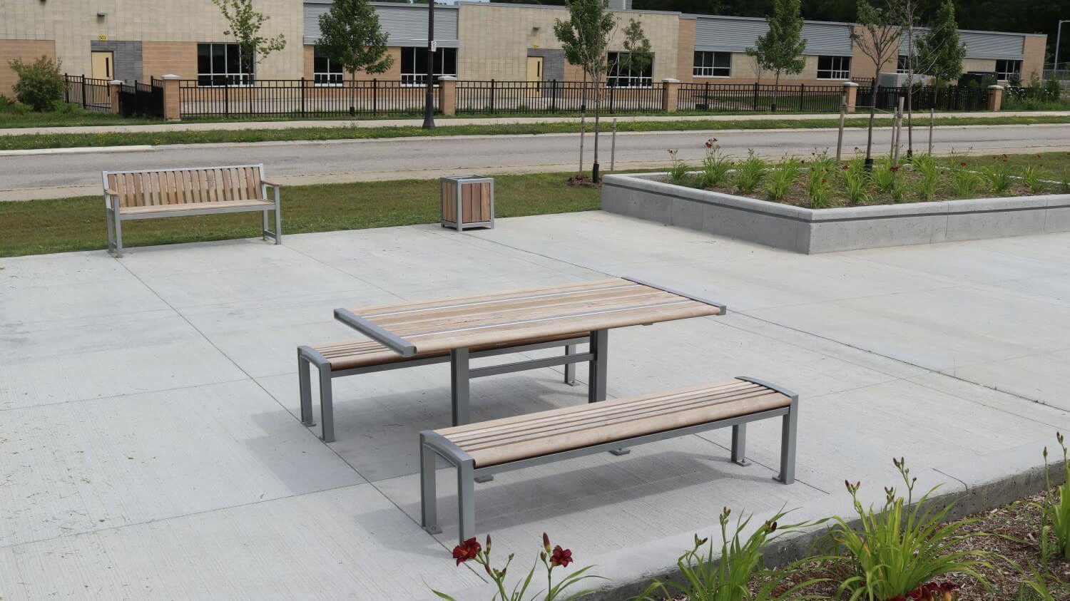 720 cluster seating - tables and benches in Ipe wood