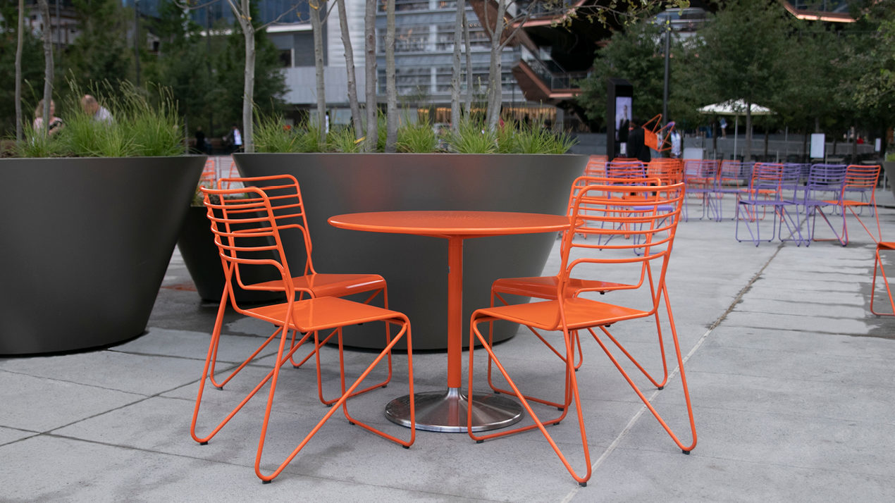 Orange Kontur Table and Chairs