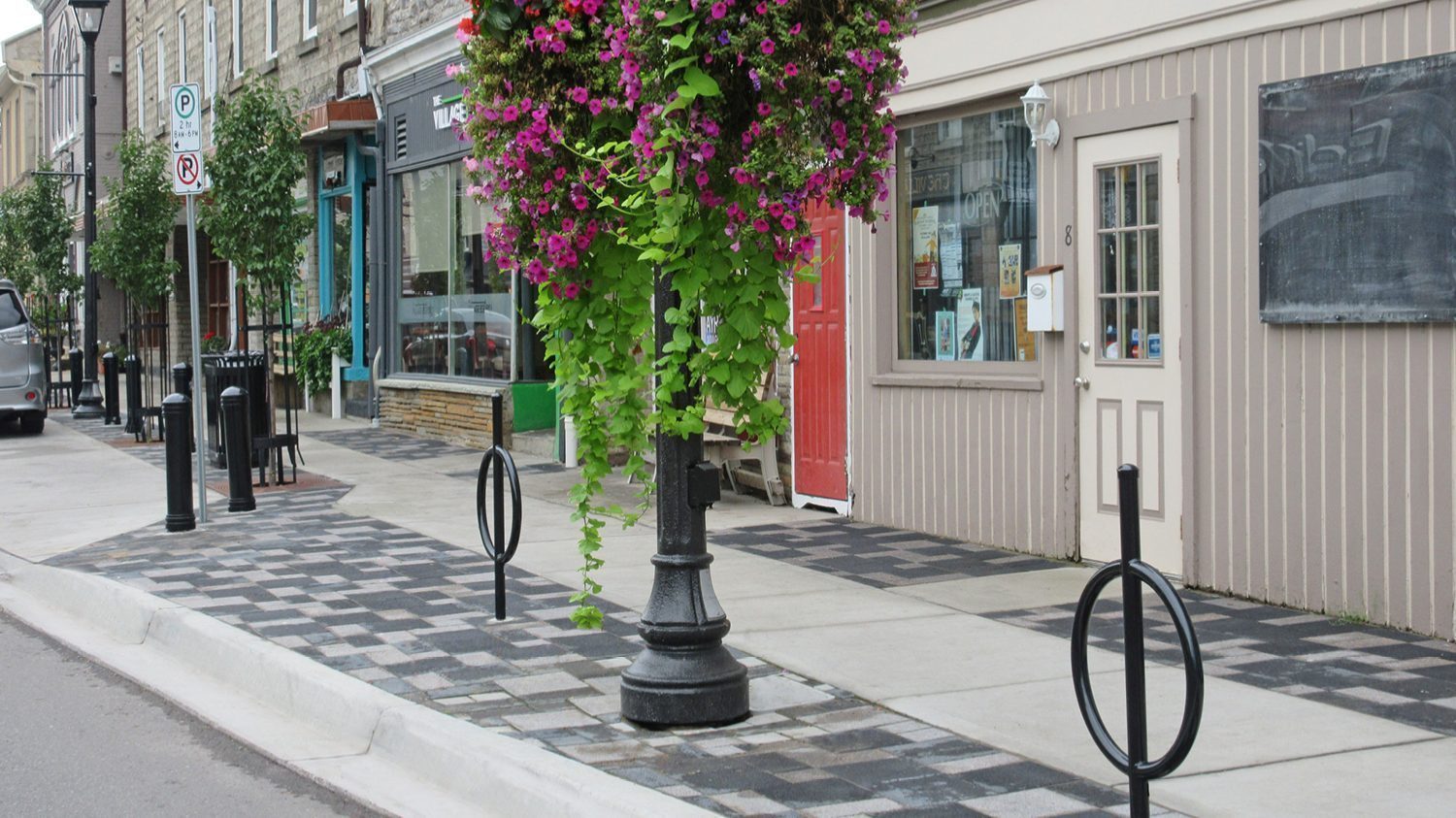 100 Series Bike Racks line the sidewalk in Cambridge